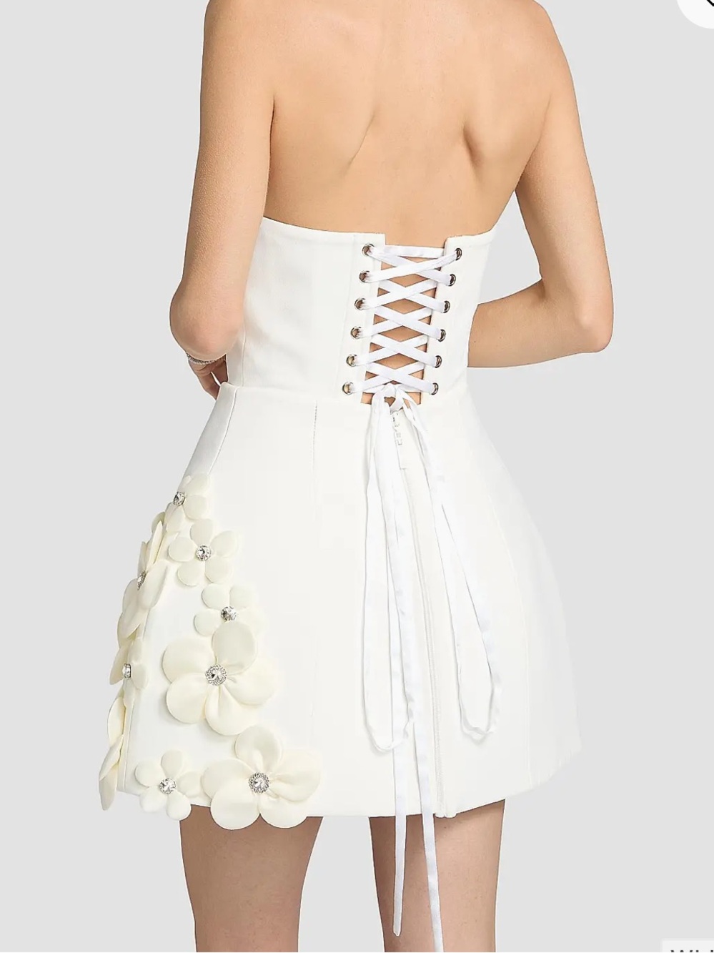 Bronx Banco
Estelle 3D Floral Strapless Minidress - Picture 5 of 8
